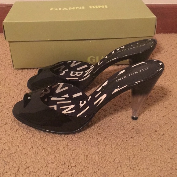 Black heels - Picture 2 of 3